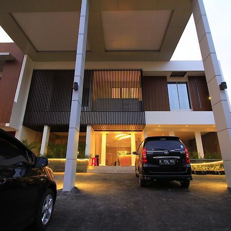 Vinotel Cirebon Exterior photo